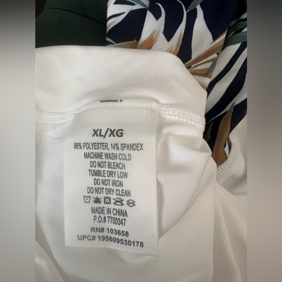 NWT HURLEY UPF 50+ RASH GUARD SIZE XL - Picture 3 of 4